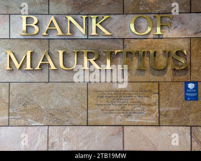 Cartellonistica con lettere d'oro alla Banca di Mauritius Foto Stock