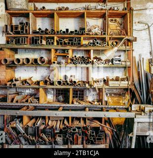 Ripresa dettagliata di una storica bottega del fabbro Foto Stock
