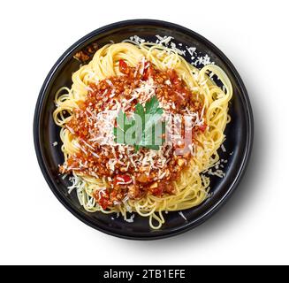 piatto di spaghetti di pasta con salsa bolognese isolata su fondo bianco, vista dall'alto Foto Stock