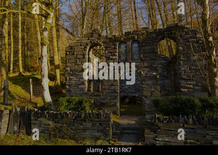 Resti della cappella a Cwm Ratgoed (Ratgoed Valley) Gwynedd Wales UK Foto Stock