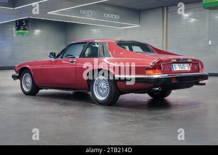 BILBAO, SPAGNA-11 NOVEMBRE 2023: Jaguar XJ-S (XJS) 3,6 (HE), vista posteriore Foto Stock