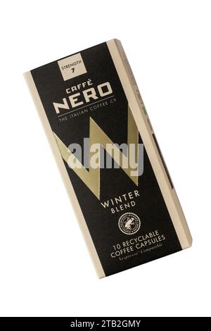 Scatola di cialde di caffè Caffe Nero Winter Blend cialde di caffè isolate su sfondo bianco Foto Stock