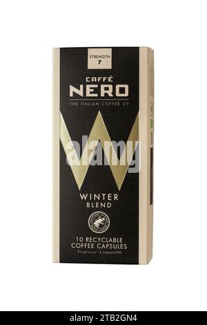 Scatola di cialde di caffè Caffe Nero Winter Blend cialde di caffè isolate su sfondo bianco Foto Stock