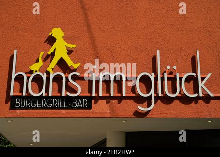 Logo Hans im Glück Restaurant, Heilbronn, Baden-Württemberg, Deutschland *** Logo Hans im Glück Restaurant, Heilbronn, Baden Württemberg, Germany Credit: Imago/Alamy Live News Foto Stock