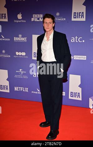 Londra, Regno Unito. 3 dicembre 2023. George MacKay partecipa al 26° British Independent Film Awards 2023 all'Old Billingsgate, Londra, Regno Unito. Credito: Vedere li/Picture Capital/Alamy Live News Foto Stock