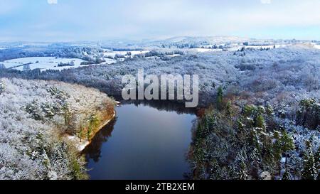 Tempesta di neve invernale foresta nazionale di Perigord vista aerea Dordogne Francia Foto Stock