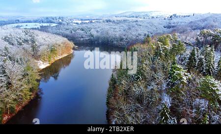 Tempesta di neve invernale foresta nazionale di Perigord vista aerea Dordogne Francia Foto Stock