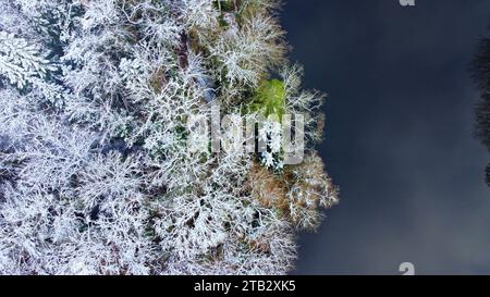 Tempesta di neve invernale foresta nazionale di Perigord vista aerea Dordogne Francia Foto Stock