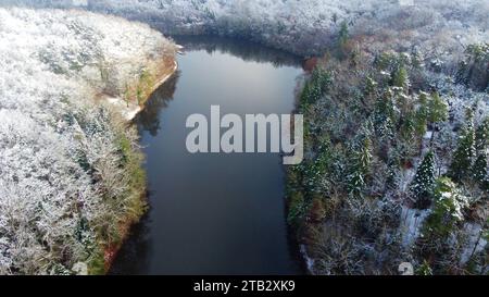 Tempesta di neve invernale foresta nazionale di Perigord vista aerea Dordogne Francia Foto Stock