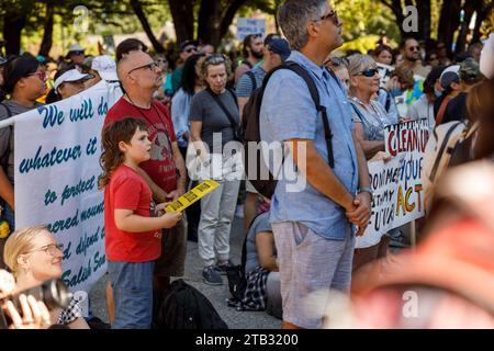 Vancouver, Canada - 15 settembre 2023: Global Climate Strike di fronte al Municipio di Vancouver. Foto Stock