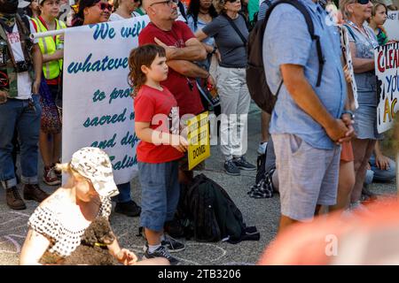 Vancouver, Canada - 15 settembre 2023: Global Climate Strike di fronte al Municipio di Vancouver. Foto Stock