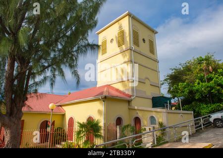 Chiesa Cattolica Romana di Marigot (francese: Eglise Saint-Martin de Tours) nel centro storico di Marigot, collettività francese di Saint Martin. Foto Stock