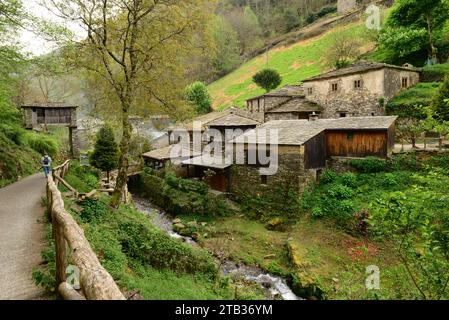 OS Teixois, villaggio etnografico. Taramundi Concejo, Principato delle Asturie, Spagna. Foto Stock