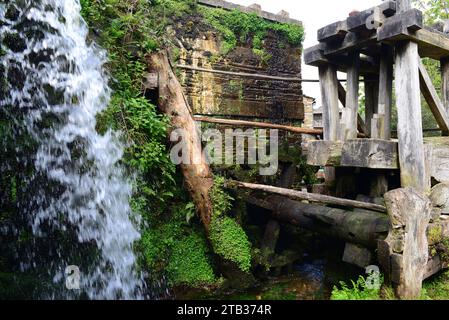 OS Teixois, villaggio etnografico. Taramundi Concejo, Principato delle Asturie, Spagna. Foto Stock