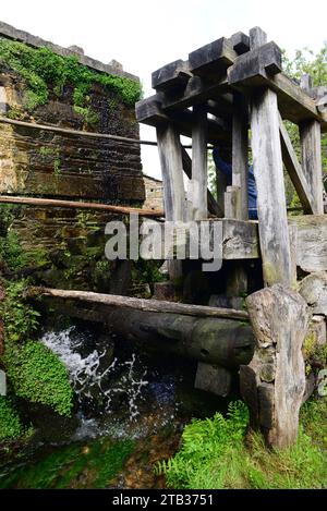 OS Teixois, villaggio etnografico. Taramundi Concejo, Principato delle Asturie, Spagna. Foto Stock