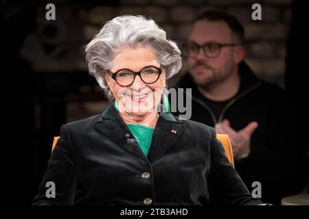 Brema, Germania. 1 dicembre 2023. Hannelore si trovava alla registrazione del talk show di radio Brema "3nach9". Crediti: Sina Schuldt/dpa/Alamy Live News Foto Stock