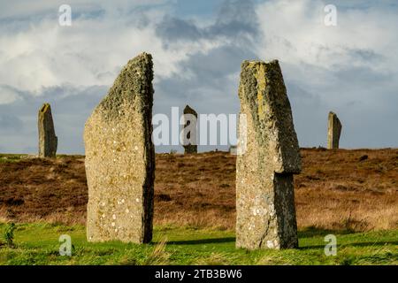Pietre erette megalitiche che formano l'anello di Brodgar su Mainland, Isole Orcadi, Scozia. Autunno (ottobre) 2022. Foto Stock