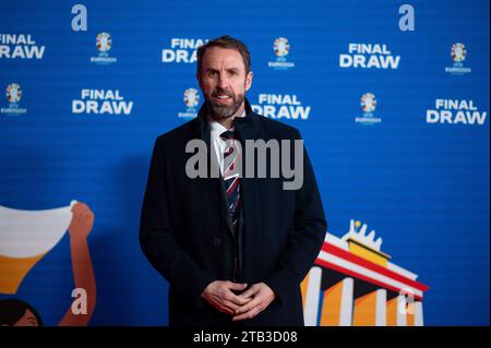 Gareth Southgate (Inghilterra, allenatore), Ankunft am roten Teppich, GER, UEFA Euro 2024 Final Draw, Auslosung Elbphilharmonie Amburgo, 02.12.2023 foto: Eibner-Pressefoto/Michael Memmler Foto Stock