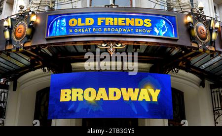 Londra, Regno Unito. Stephen Sondheim's 'Old Friends' al Gielgud Theatre in Shaftesbury Avenue, novembre 2023 Foto Stock