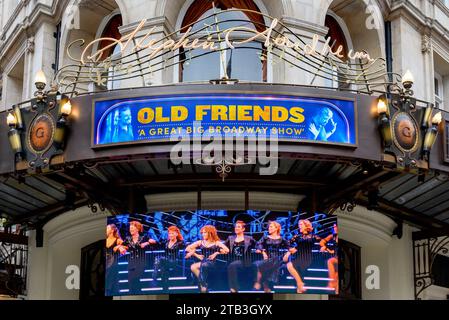 Londra, Regno Unito. Stephen Sondheim's 'Old Friends' al Gielgud Theatre in Shaftesbury Avenue, novembre 2023 Foto Stock