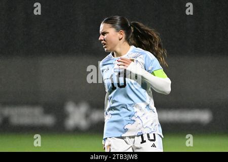 Tubize, Belgio. 4 dicembre 2023. Luna Vanzeir del Belgio nella foto di una partita di calcio amichevole tra le nazionali femminili sotto 23 squadre del Belgio, chiamate le fiamme rosse, e il Portogallo lunedì 4 dicembre 2023 a Tubize, in Belgio . Credito: Sportpix/Alamy Live News Foto Stock