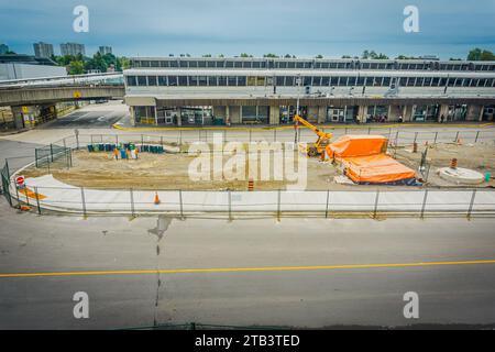 Scarborough, Ontario, Canada, 15 giugno 2022 - lavori di riparazione ed espansione in corso presso la stazione della metropolitana Kennedy Foto Stock