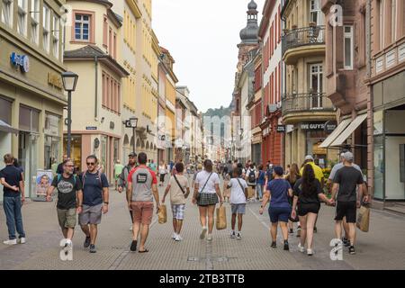 Touristen, Passanten, Fußgängerzone, Einkaufstraße, Hauptstraße, Heidelberg, Baden-Württemberg, Deutschland Foto Stock