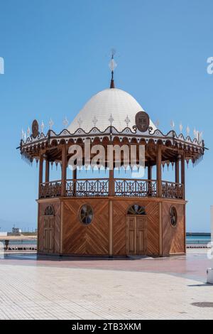 Bella tribuna sul lungomare di Arrecife de Lanzaronte, Isole Canarie, Spagna Foto Stock