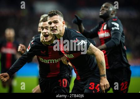 Leverkusen, Germania. 3 dicembre 2023. Torjubel: Florian Wirtz (Leverkusen), Granit Xhaka (Leverkusen), Victor Boniface (Leverkusen) Bayer Leverkusen - Foto Stock