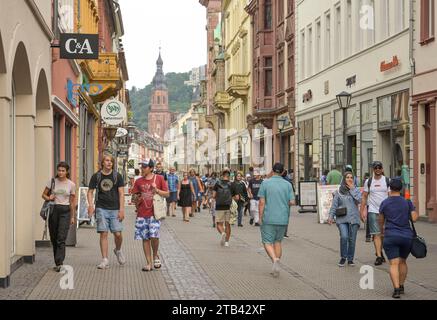 Touristen, Passanten, Fußgängerzone, Einkaufstraße, Hauptstraße, Heidelberg, Baden-Württemberg, Deutschland *** turisti, pedoni, zona pedonale, via dello shopping, via principale, Heidelberg, Baden Württemberg, Germania credito: Imago/Alamy Live News Foto Stock