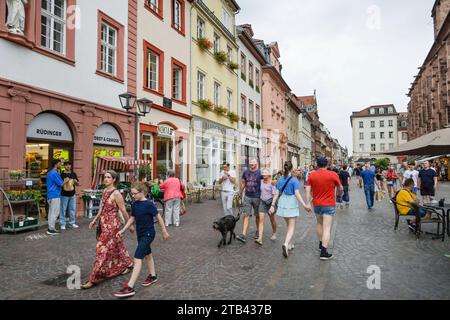 Touristen, Passanten, Fußgängerzone, Einkaufstraße, Hauptstraße, Heidelberg, Baden-Württemberg, Deutschland *** turisti, pedoni, zona pedonale, via dello shopping, via principale, Heidelberg, Baden Württemberg, Germania credito: Imago/Alamy Live News Foto Stock