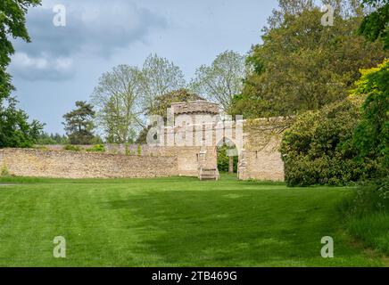 Mura di difesa del castello di Croft a Yarpole, Herefordshire, Regno Unito Foto Stock