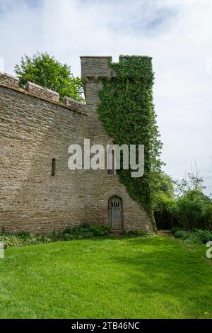 Mura di difesa del castello di Croft a Yarpole, Herefordshire, Regno Unito Foto Stock