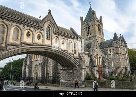 Passerella ad arco che collega la Cattedrale di Cristo con la sala Sinodale. Dublino Irlanda. Foto Stock