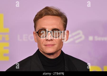 Matthias SCHWEIGHOEFER Schauspieler, Einzelbild, angeschnittenes Einzelmotiv, Ritratto, Porträt. Roter Teppich, Red Carpert Weltpremiere Weltpremiere RAGAZZA CONOSCETE LA SUA VERA AM 04.12.2023 im Mathaeser Kino a Monaco. *** Matthias SCHWEIGHOEFER attore, immagine singola, ritagliato motivo singolo, ritratto, ritratto, Portrait Red carpet, Red carpet prima mondiale GIRL YOU KNOW IT'S TRUE il 04 12 2023 al cinema Mathaeser di Monaco di Baviera Credit: Imago/Alamy Live News Foto Stock