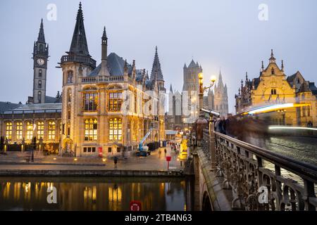 Passeggiata invernale nella città vecchia di Gand, in Belgio Foto Stock