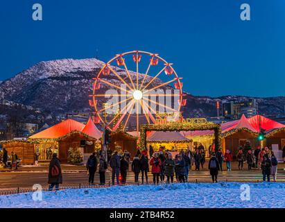 Il mercatino di Natale annuale a Bergen, Norvegia Foto Stock