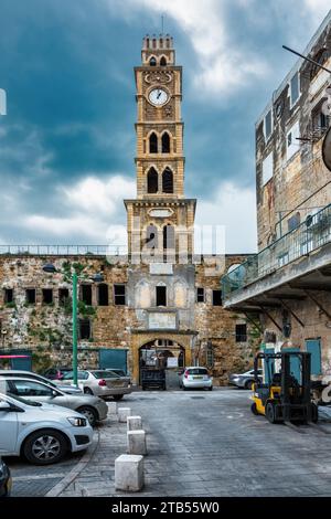 Torre dell'orologio di Khan al Umdan (caravanserraglio) nella città Vecchia di acri, Israele. Foto Stock