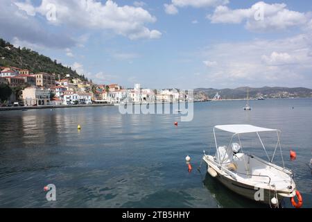 Barche nel porto di Gytheio, Peloponneso, Grecia Foto Stock