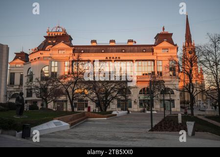 Novi Sad: Piazza del Teatro (Pozorisni trg). Serbia Foto Stock