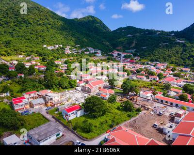 Vista aerea dal basso del centro storico della città a Saba, Paesi Bassi caraibici. Foto Stock