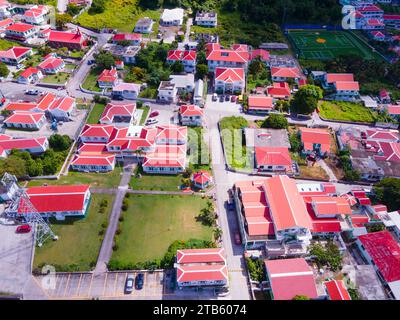 Vista aerea dal basso del centro storico della città a Saba, Paesi Bassi caraibici. Foto Stock