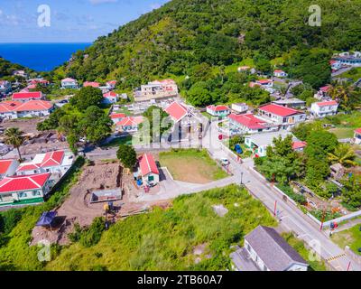 Vista aerea dal basso del centro storico della città a Saba, Paesi Bassi caraibici. Foto Stock