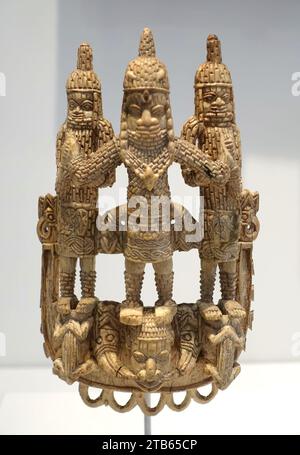 Placca con ciondolo in vita, stile corte Benin Kingdom, popoli Edo, città del Benin, Nigeria, XVIII secolo, ivory Foto Stock