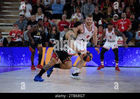 Monaco, Monaco. 30 novembre 2023. COME Monaco n. 11 Alpha Diallo è visto in azione durante la partita Turkish Airlines Euroleague Round 11 tra AS Monaco e Olympiacos Pireo alla sala Gaston Medecin di Monaco, il 30 novembre 2023. Foto di Laurent coust/ABACAPRESS.COM. Credito: Abaca Press/Alamy Live News Foto Stock