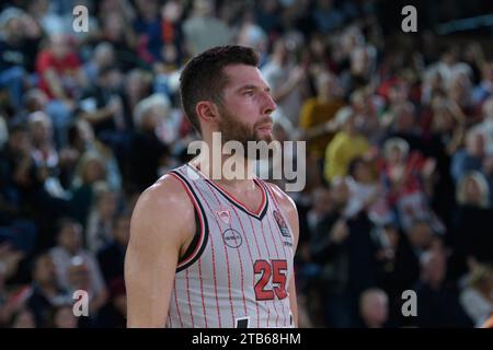 Monaco, Monaco. 30 novembre 2023. Il giocatore dell'Olympiacos Pireo #25 Alec Peters è visto durante la partita Turkish Airlines Euroleague Round 11 tra AS Monaco e Olympiacos Pireo alla Salle Gaston Medecin di Monaco, il 30 novembre 2023. Foto di Laurent coust/ABACAPRESS.COM. Credito: Abaca Press/Alamy Live News Foto Stock