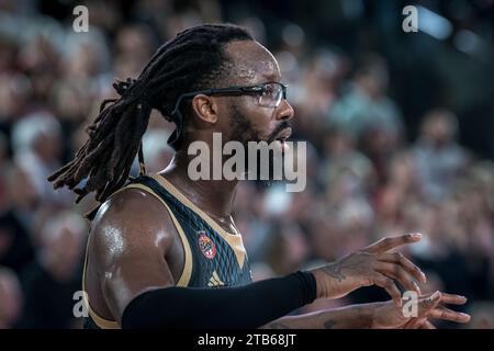 Monaco, Monaco. 30 novembre 2023. COME Monaco n. 10 John Brown è visto in azione durante la partita Turkish Airlines Euroleague Round 11 tra AS Monaco e Olympiacos Pireo alla sala Gaston Medecin di Monaco, il 30 novembre 2023. Foto di Laurent coust/ABACAPRESS.COM. Credito: Abaca Press/Alamy Live News Foto Stock