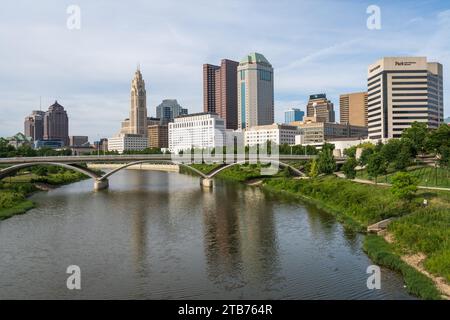 Lo skyline di Columbus Ohio in un giorno d'autunno Foto Stock