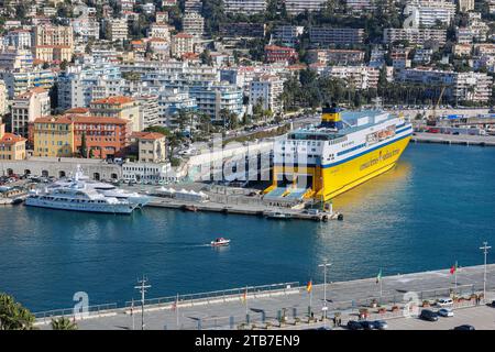 Il traghetto Mega Express Five (Corsica Sardinia Ferries) nel porto di Nizza, Costa Azzurra, Francia Foto Stock
