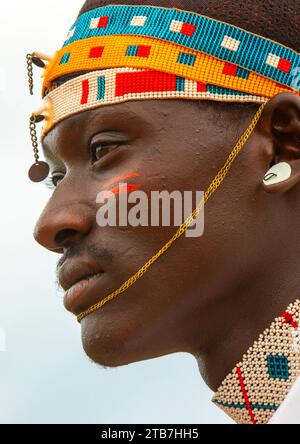 Ritratto di un giovane samburu moran, contea di Samburu, riserva nazionale di Samburu, Kenya Foto Stock